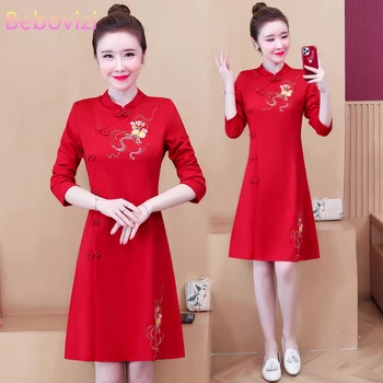 Plus Tamanho M-4XL 2021 Novo Vermelho Longo Mangas Bordados Qipao para as Mulheres Chinês Cheongsam Vestido de Festa com Roupas Casuais Ano Novo