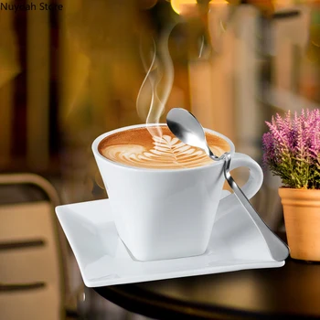 Estilo europeu Criativo Xícara de Café, Conjunto Taça de Cerâmica Domésticos de Pequeno Copo Branco Simples de Cerâmica Criativa de Chá de Leite de Copo e o Pires